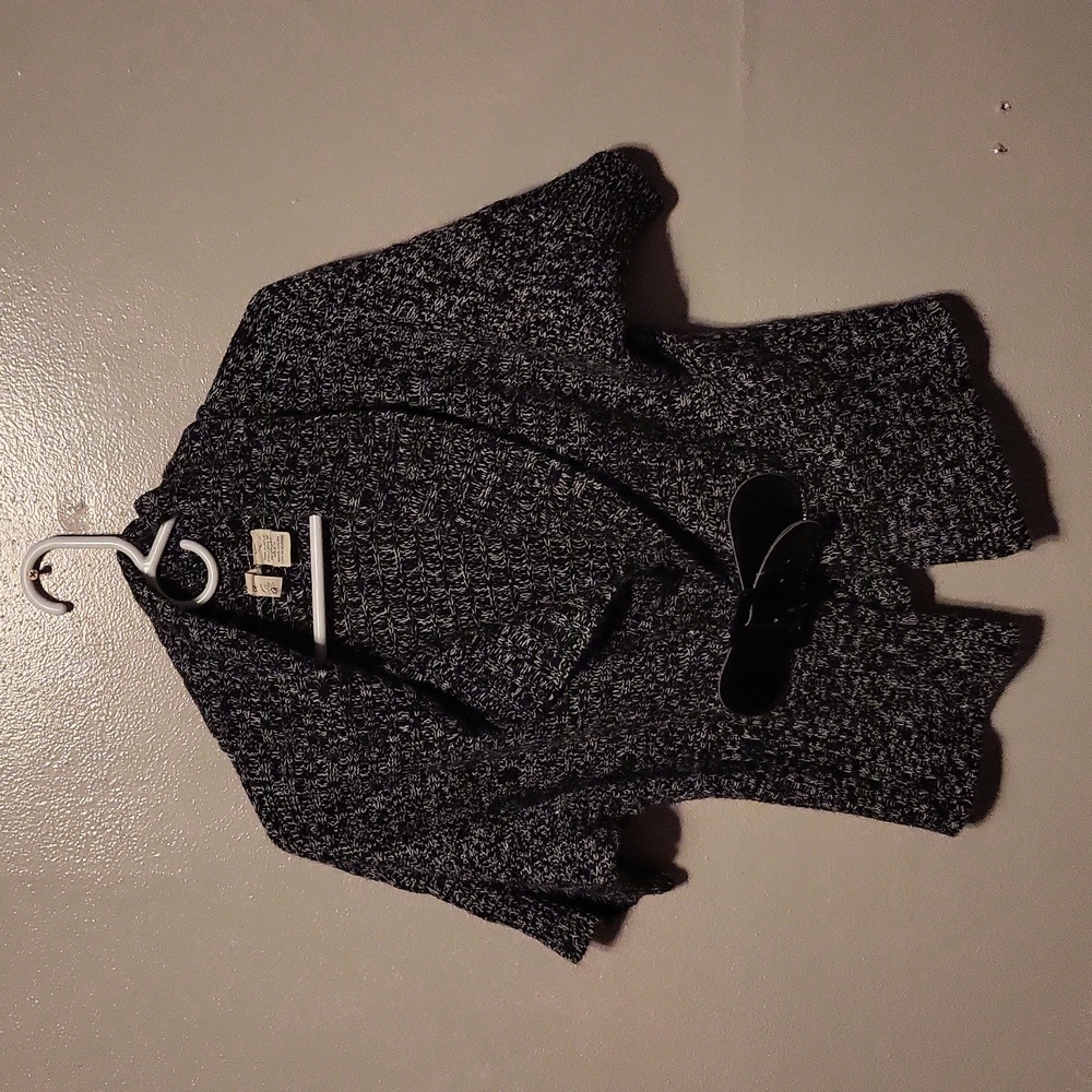 Tiara sweater size L